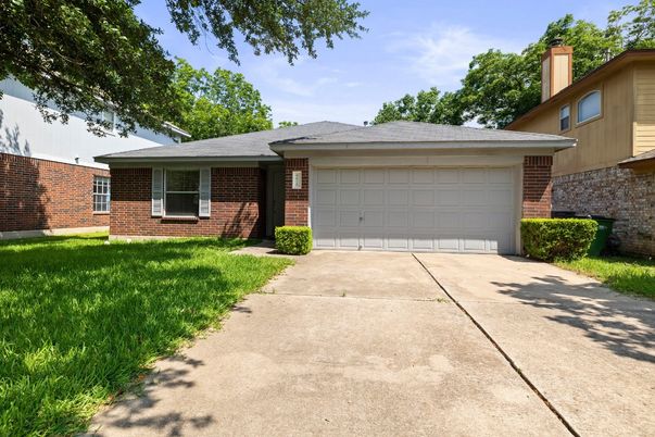 Attached, Exterior, Facade, Brick Facade, Split Level