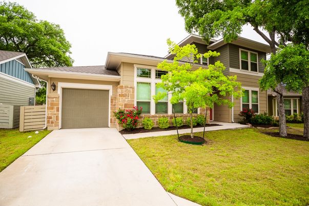 Attached, Exterior, Facade, American Craftsman