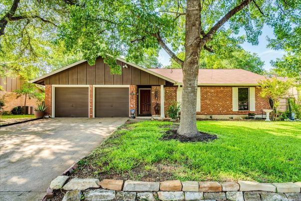 Attached, Exterior, Facade, Brick Facade, Ranch
