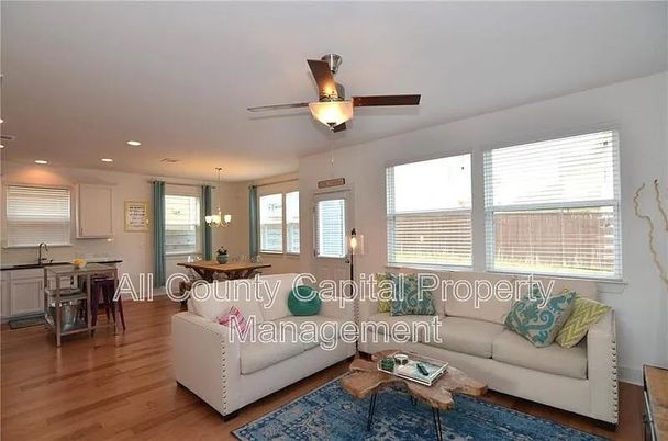 Chandelier, Dining room, Interior, Living room, Pendant Lights, Recessed Lighting, Wood Texture Flooring