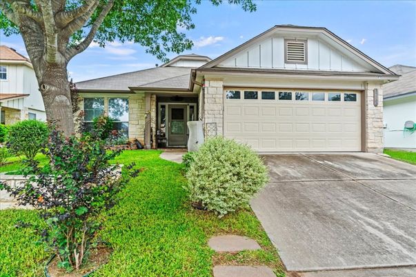 Attached, Exterior, Facade, Ranch