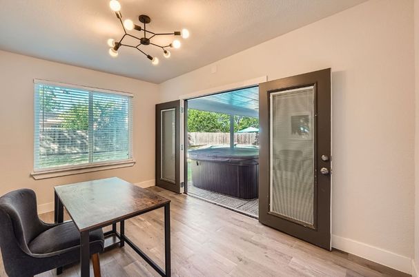 Dining room, Hot Tub, Interior, Wood Texture Flooring
