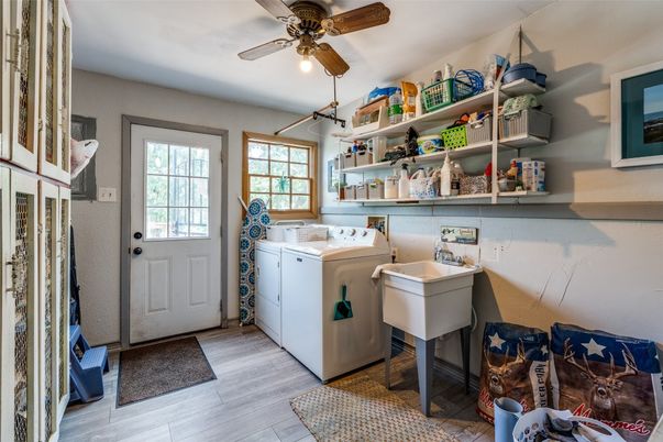 Interior, Washer, Wood Texture Flooring