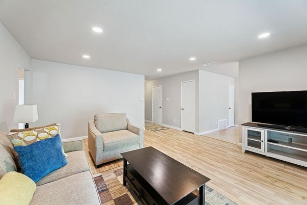 Interior, Living room, Recessed Lighting, Wood Texture Flooring
