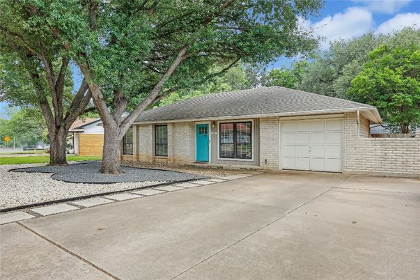 Attached, Exterior, Facade, Brick Facade, Ranch