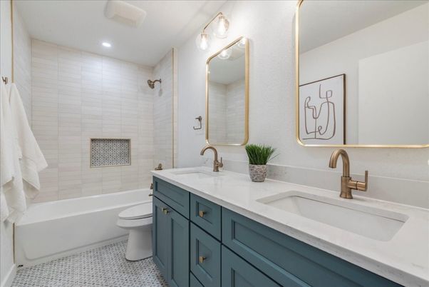 Bathroom, Dual Sink Vanities, Interior, Recessed Lighting