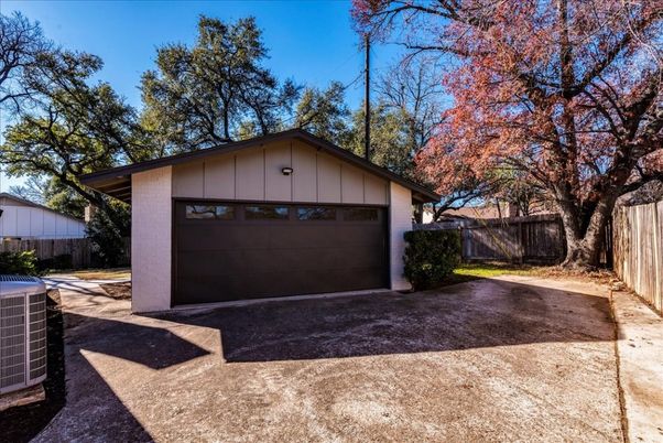 Detached Garage, Exterior