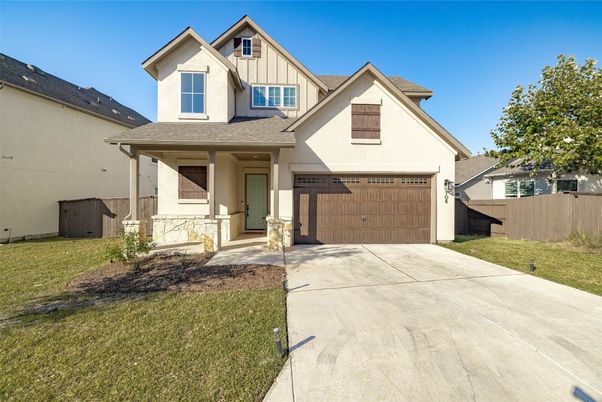 Attached, Exterior, Facade, Farmhouse