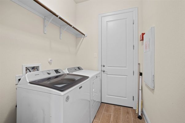 Interior, Washer, Wood Texture Flooring