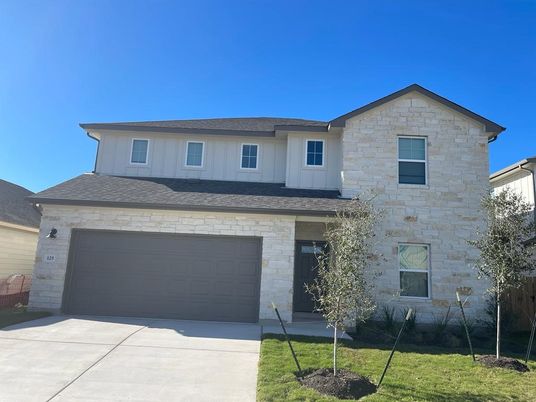 Attached, Exterior, Facade, Farmhouse