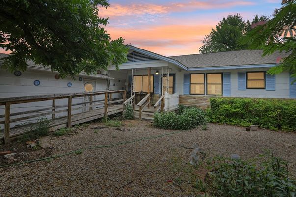 Backyard, Exterior, Facade, Ranch
