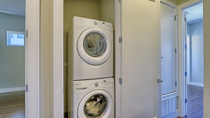 Interior, Utility Closets, Washer, Wood Texture Flooring
