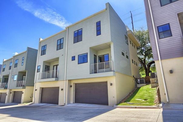 Attached, Exterior, Facade, Rowhouse