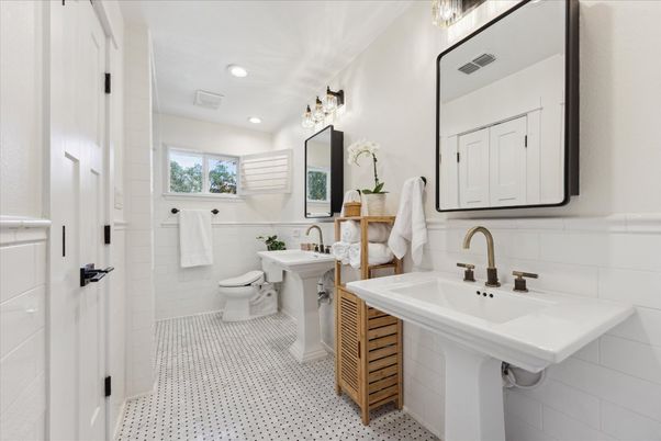 Bathroom, Dual Sink Vanities, Interior, Recessed Lighting