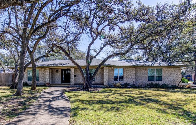 Exterior, Facade, Brick Facade, Ranch