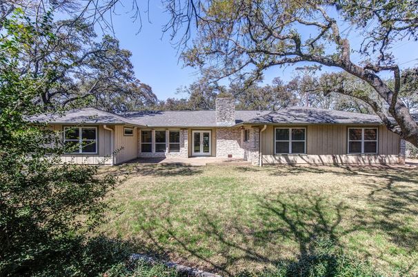 Backyard, Exterior, Facade, Ranch