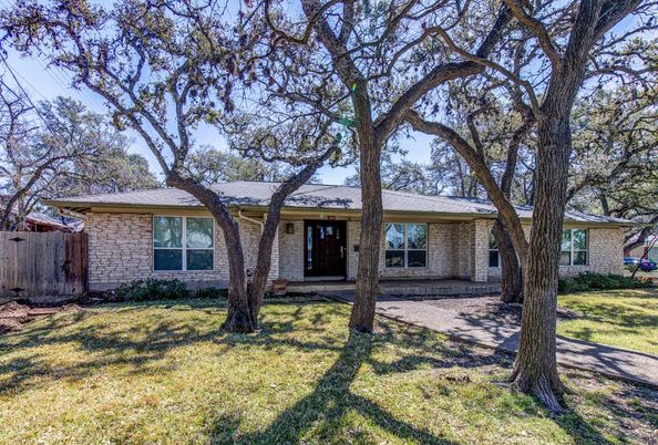 Exterior, Facade, Brick Facade, Ranch