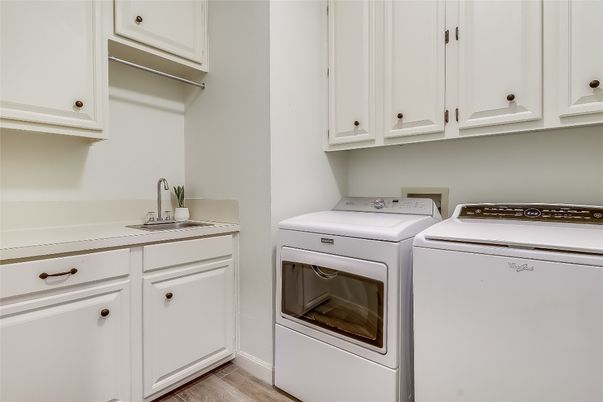 Interior, Washer, Wood Texture Flooring