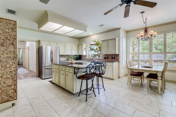 Chandelier, Dining room, Interior, Kitchen, Marble, Recessed Lighting