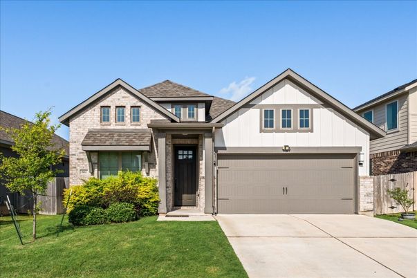 Attached, Exterior, Facade, Farmhouse