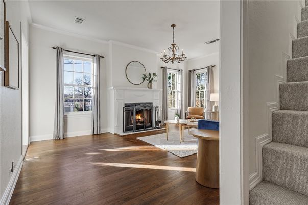 Chandelier, Fireplace, Interior, Wood Texture Flooring