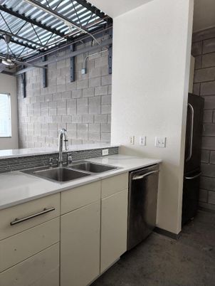 Interior, Kitchen, Stone Walls, Washer