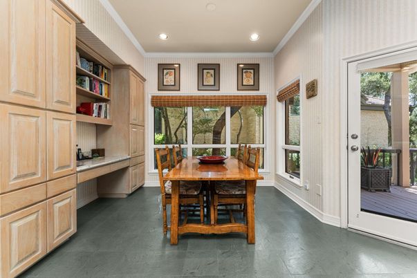 Dining room, Interior, Recessed Lighting