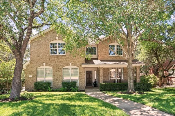 Exterior, Facade, Brick Facade, Brick Traditional
