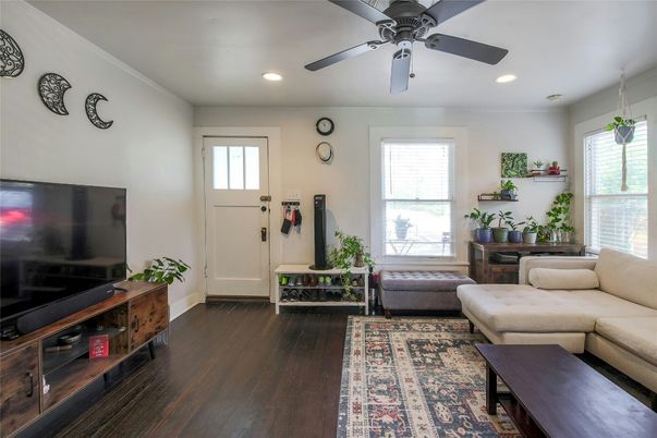Interior, Living room, Recessed Lighting, Wood Texture Flooring