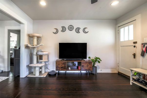 Interior, Recessed Lighting, Wood Texture Flooring