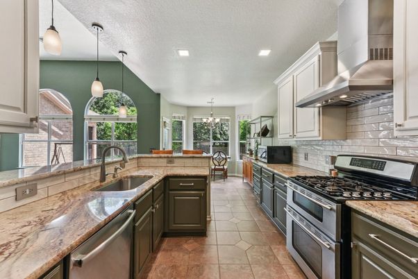 Dining room, Interior, Kitchen, Pendant Lights, Recessed Lighting, Stainless Steel Appliances