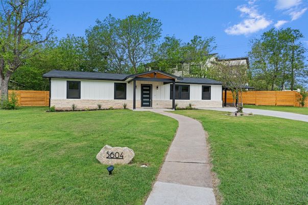 Backyard, Exterior, Facade, Ranch