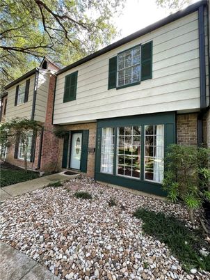 Exterior, Facade, Brick Facade, Raised Ranch