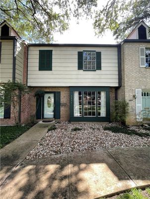 Exterior, Facade, Brick Facade, Raised Ranch