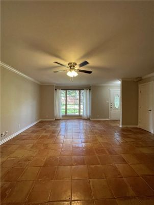 Empty room, Interior