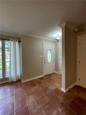 Empty room, Interior