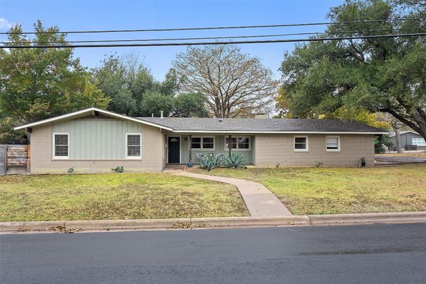 Backyard, Exterior, Facade, Ranch