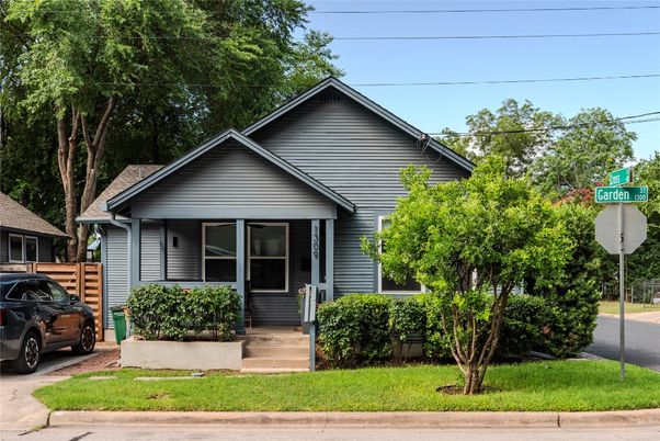 Exterior, Facade, American Craftsman