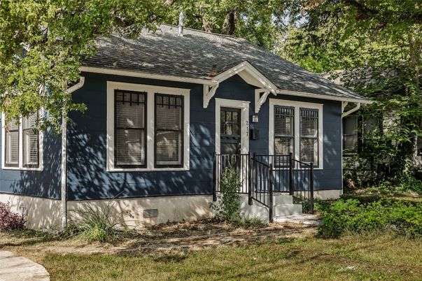 Exterior, Facade, Cape Cod