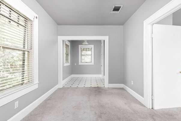 Empty room, Interior