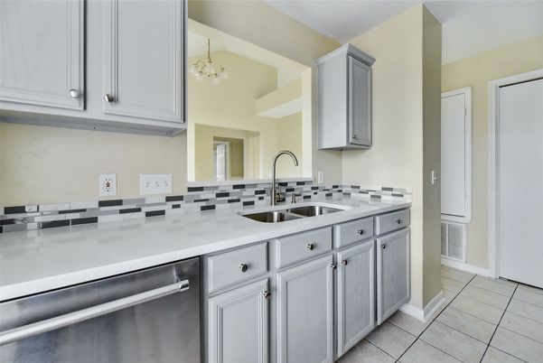 Interior, Kitchen, Pendant Lights, Stainless Steel Appliances