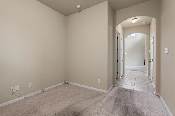 Empty room, Interior