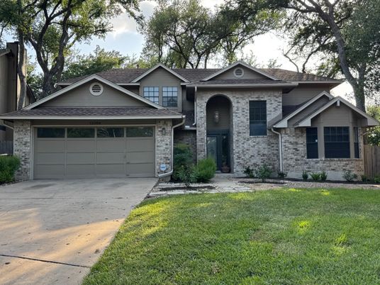 Attached, Exterior, Facade, Ranch