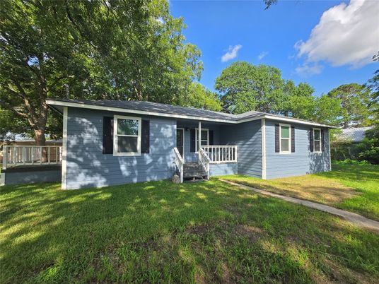 Backyard, Exterior, Facade, Ranch