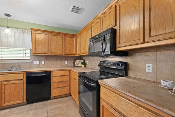 Interior, Kitchen, Pendant Lights, Tile Countertops