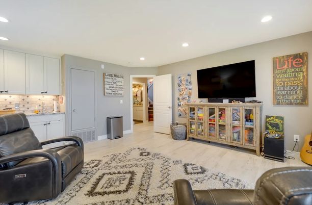 Interior, Recessed Lighting, Wood Texture Flooring