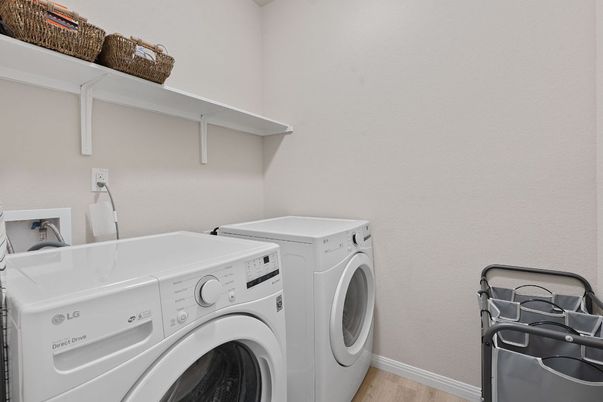 Interior, Washer, Wood Texture Flooring