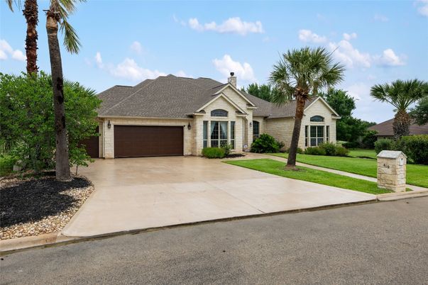 Attached, Exterior, Facade, Ranch