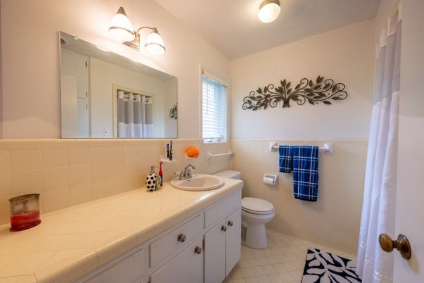 Bathroom, Interior, Tile Countertops