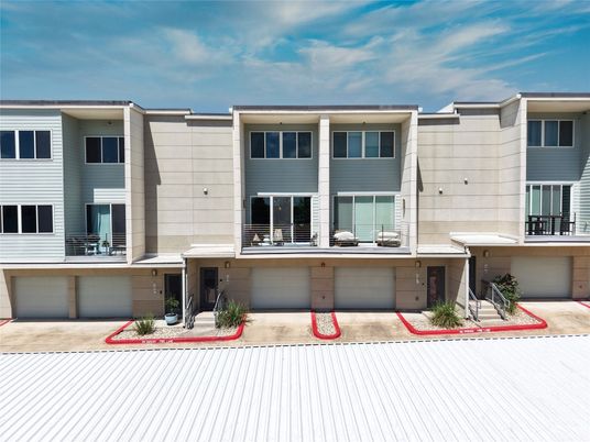 Attached, Exterior, Facade, Rowhouse